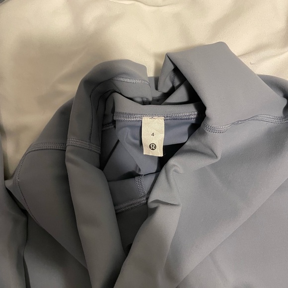 Lululemon Chambray Set EUC Size 4 - Picture 3 of 6